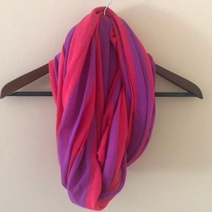 GAP Lightweight infinity scarf